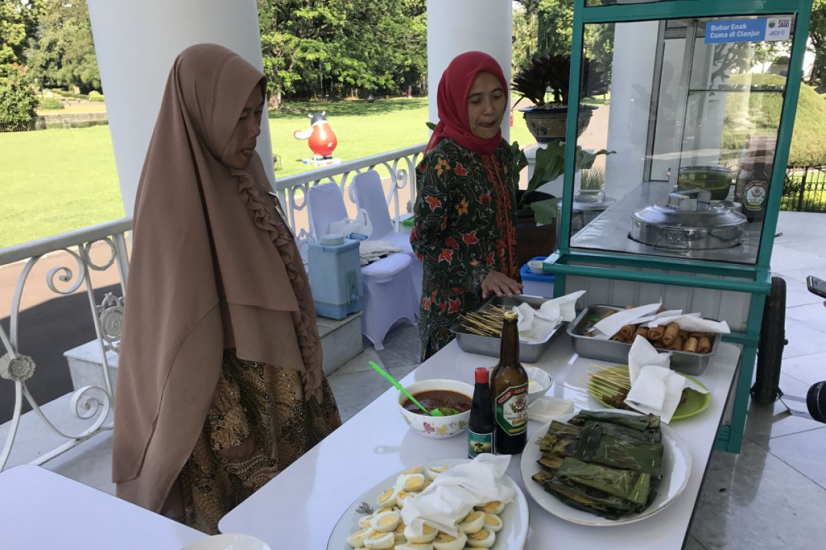 Bubur Ayam Lapangan "Bu Nani" Masuk Istana