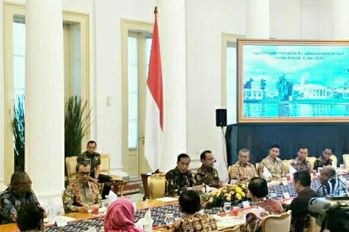 Jokowi apresiasi para bupati terkait inflasi terkendali