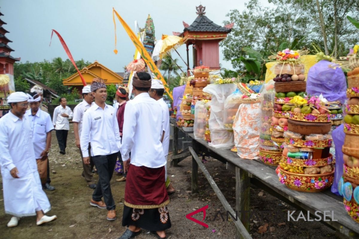 Umat Hindu Desa Dwipadari gelar upacara Piodalan