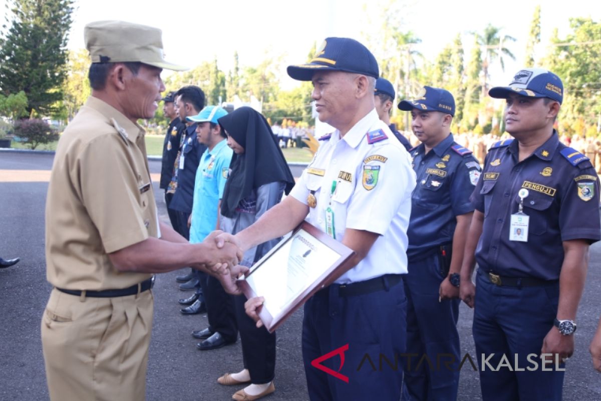 Serahkan sertifikasi akreditasi uji kendaraan