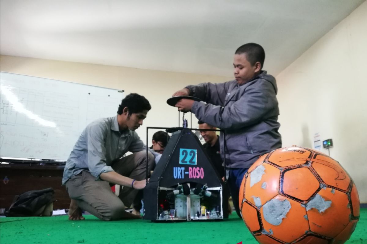 Unissula juarai Kontes Robot Sepak Bola KRI 2018