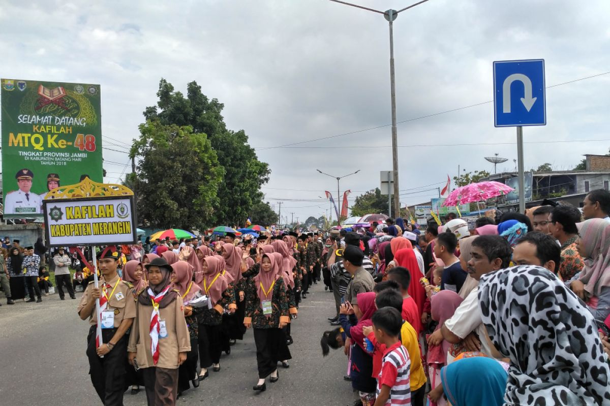 MTQ Jambi - Peserta MTQ ke-48 Provinsi Jambi ikuti pawai taaruf.