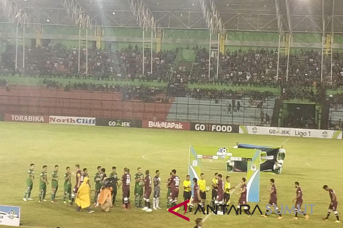 PSMS bermain imbang 1-1 PSM Makassar babak pertama