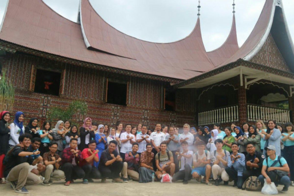 55 mahasiswa dari 12 negara tergabung dalam AIESEC kunjungi Solok Selatan