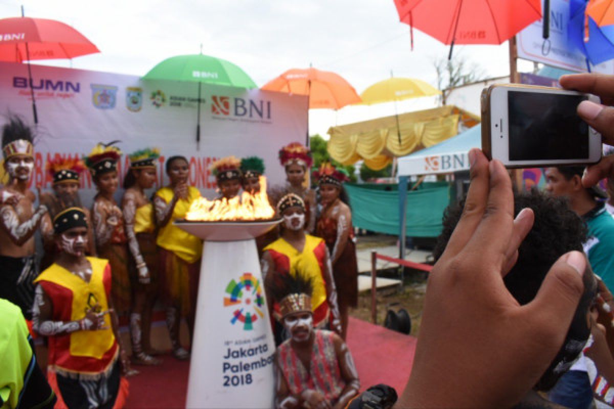 Asian Games -- Sorong, West Papua locals eagerly welcome torch relay