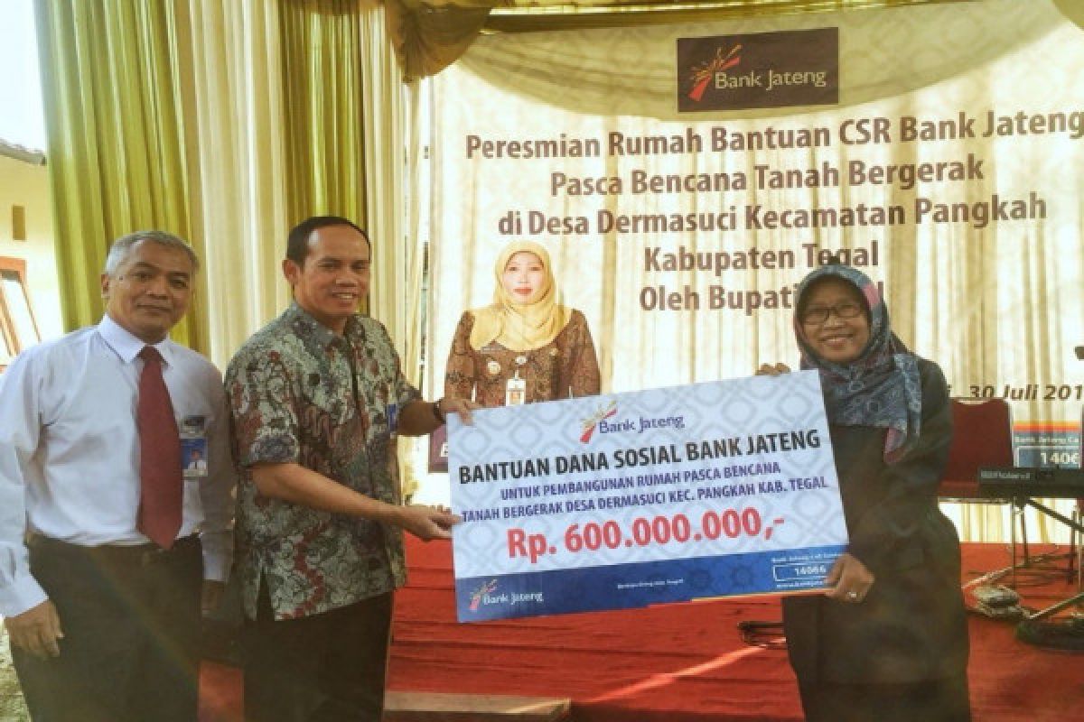 Bank Jateng serahkan 12 unit rumah ke warga Dermasuci