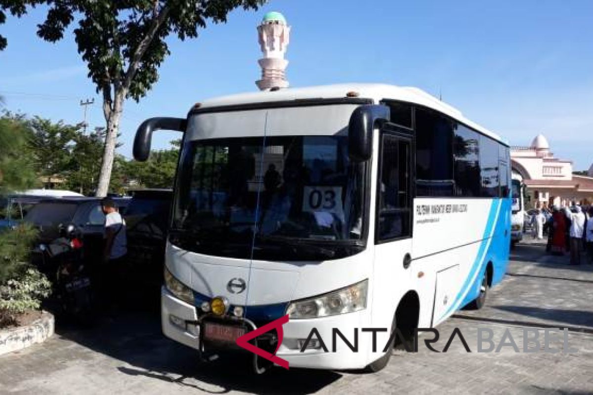 Puluhan kendaraan antara rombongan jamaah calon haji