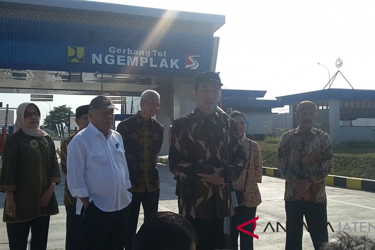 Jokowi disambut hangat warga Palembang