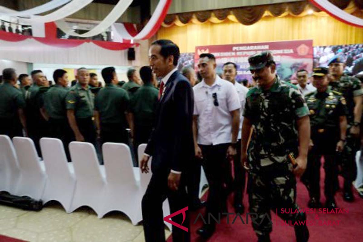 President Jokowi reminds military, police to maintain neutrality
