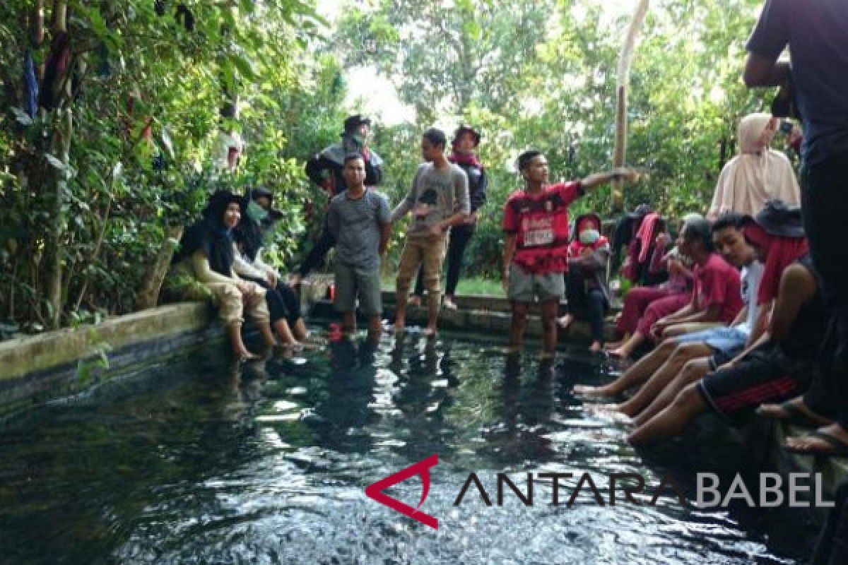 Mahasiswa UBB observasi situs pemandian air panas di Desa Permis