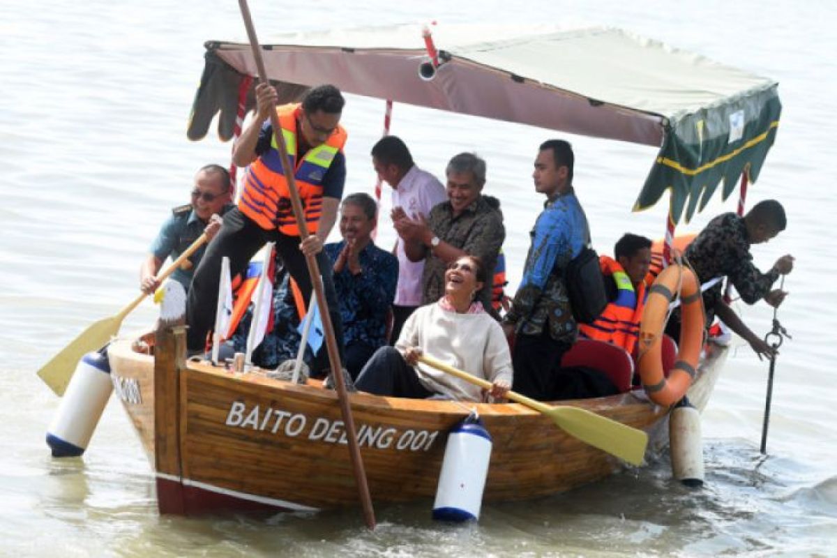 Menteri Susi luncurkan perahu bambu laminasi ITS