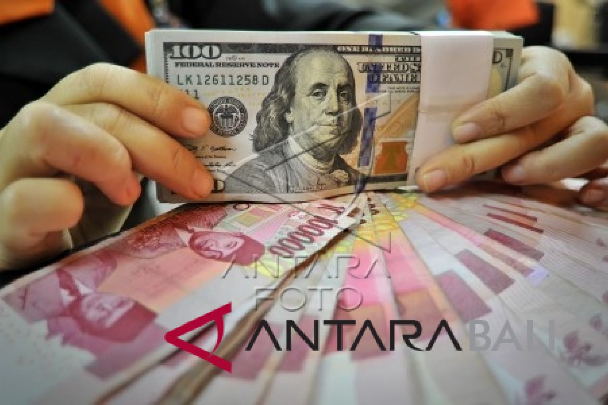 Rupiah melemah seiring potensi kenaikan bunga Fed