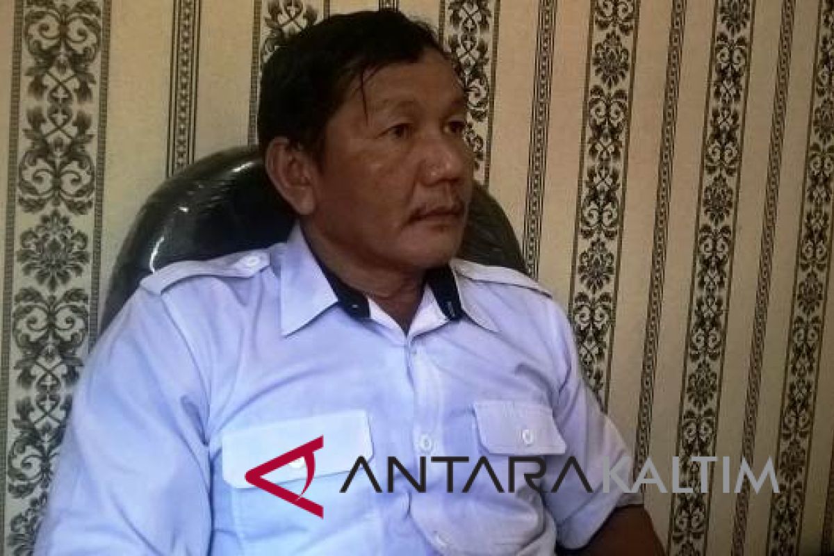 Nelayan Mahulu racun ikan didenda adat