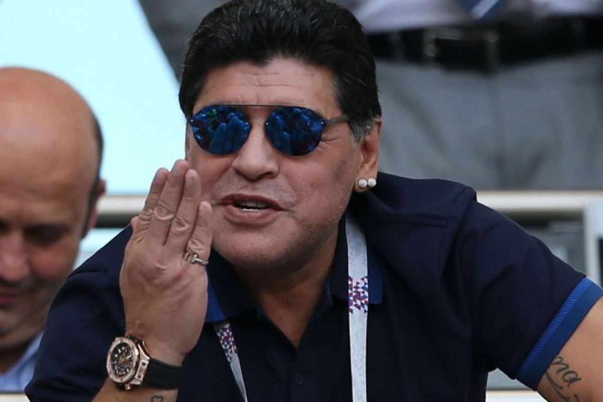 FIFA tegur Maradona terkait komentar 