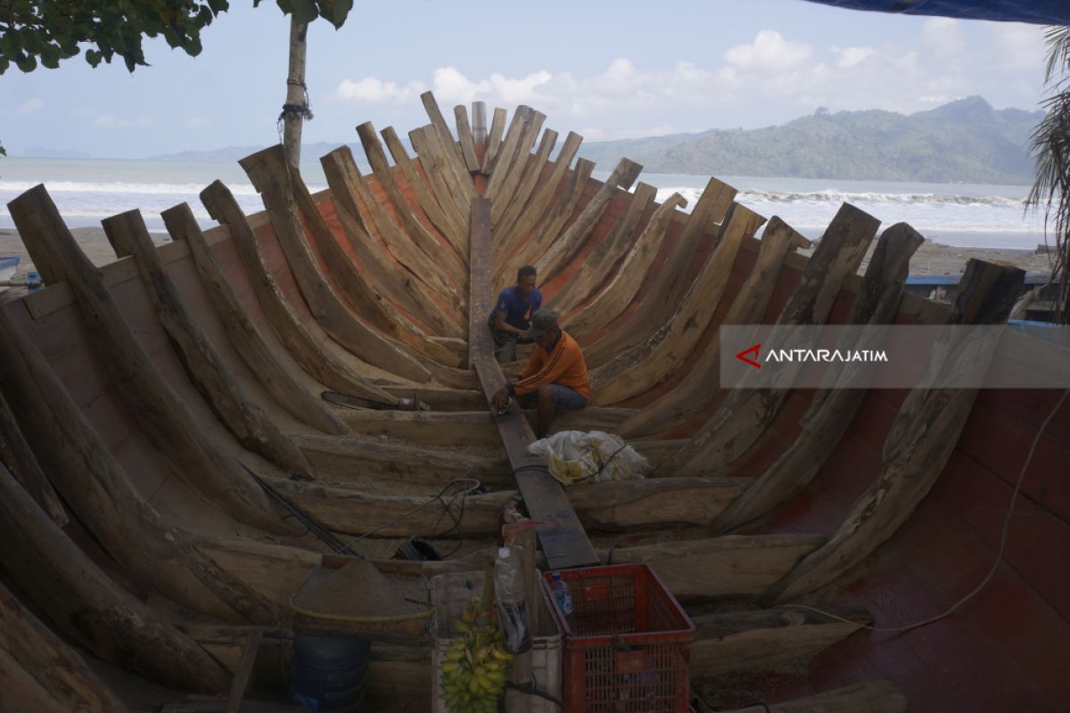 Pembuatan Kapal Kayu Tradisional