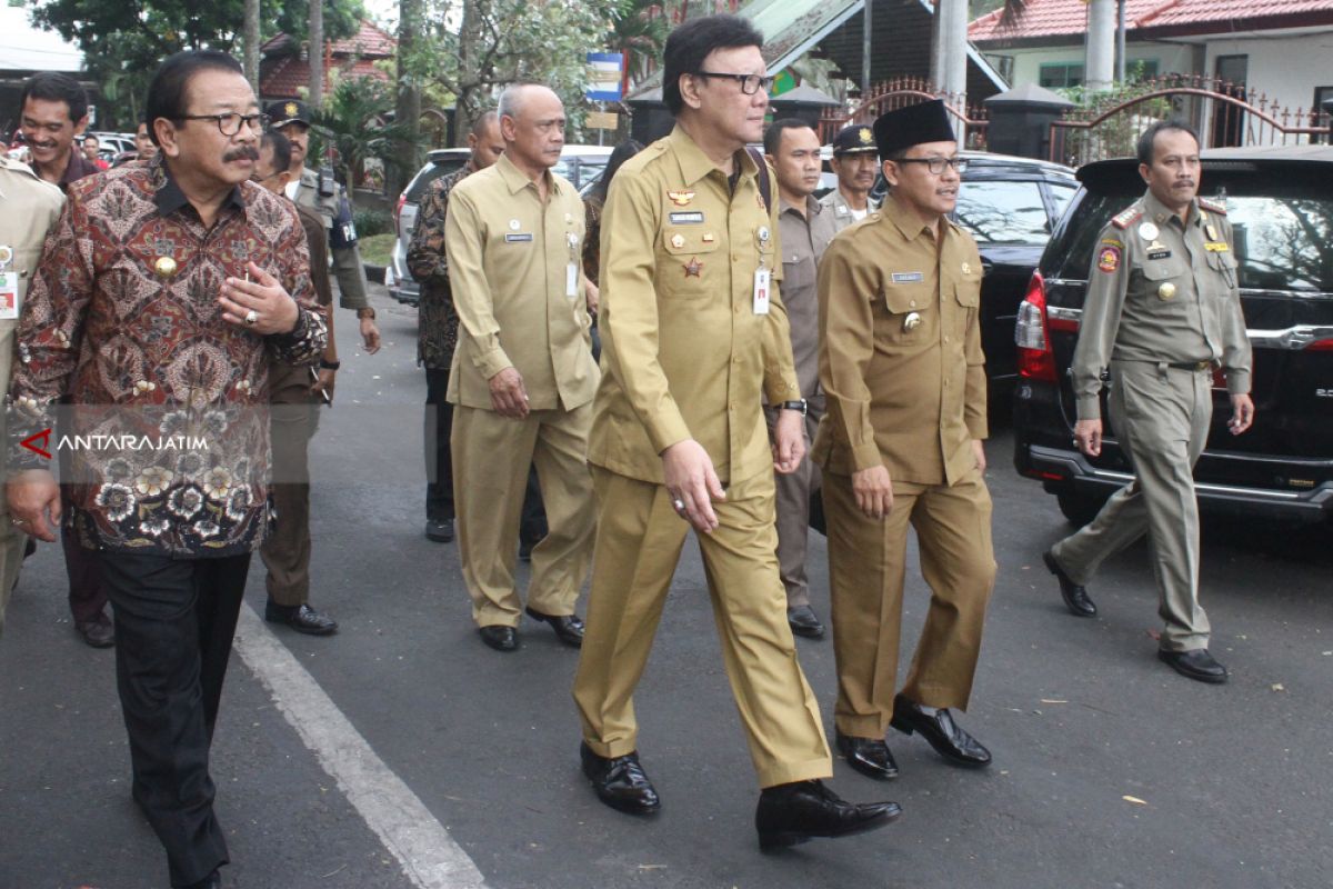 Mendagri Hadiri Pelantikan 40 Anggota DPRD Kota Malang