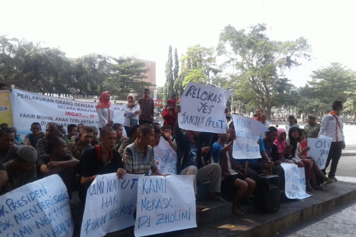 Ratusan ODGJ berunjuk rasa di Sukabumi