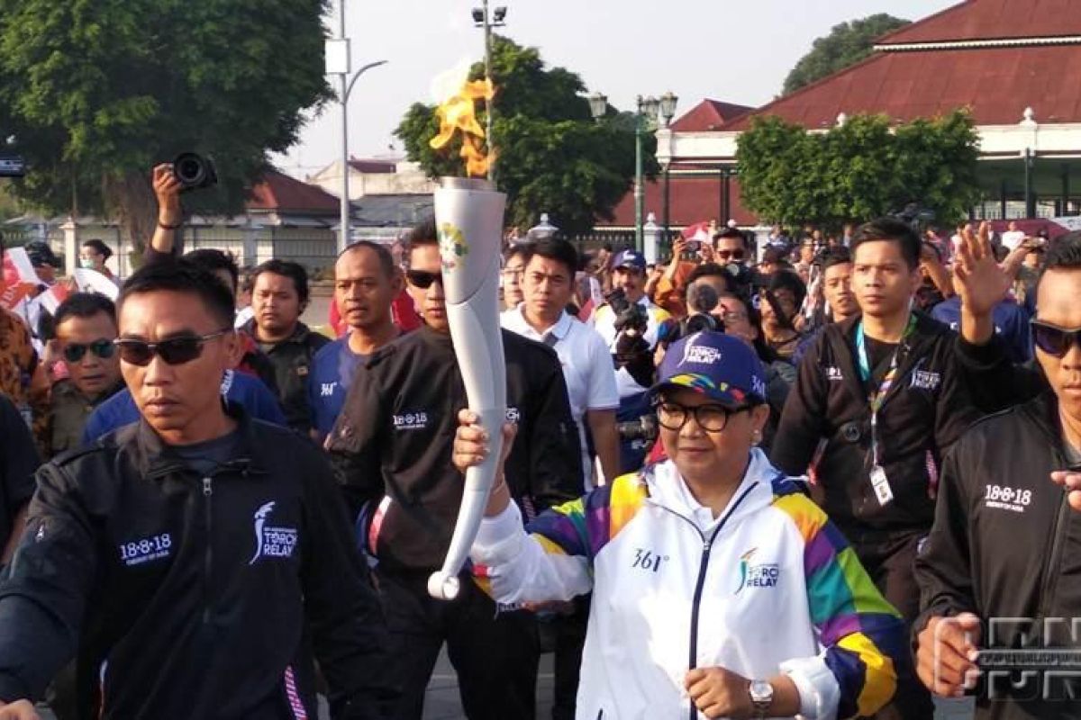 Menlu Retno pembawa obor pertama rangkaian pawai obor Asian Games 2018