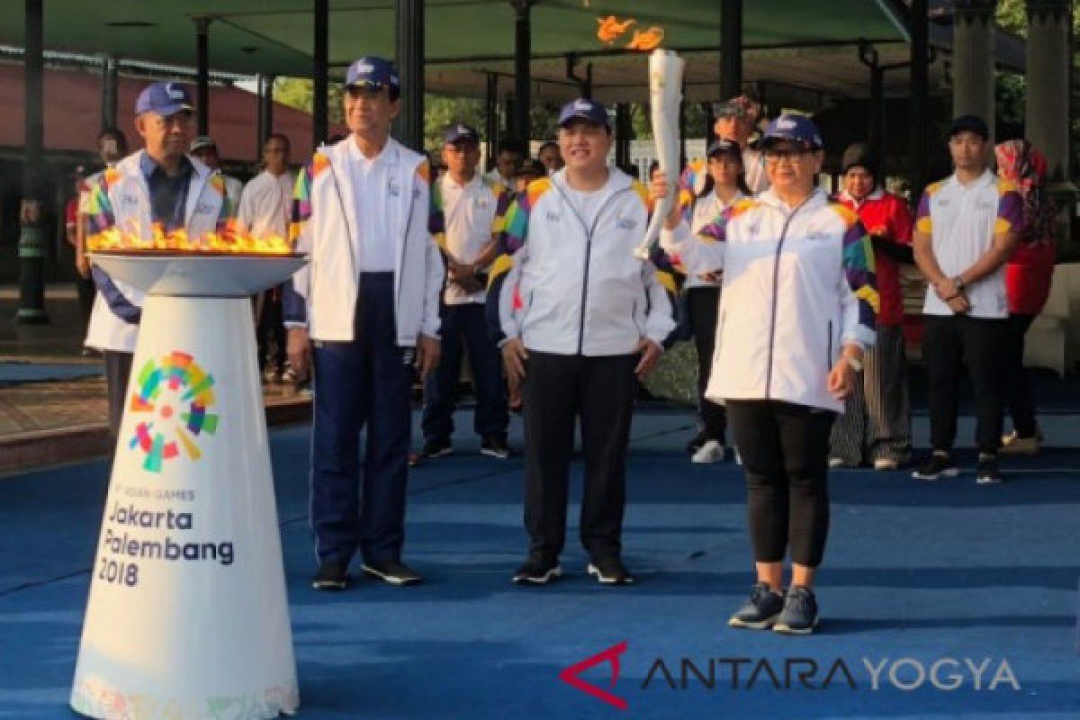 Obor Asian Games disatukan dengan api abadi Mrapen pawai keliling Yogyakarta