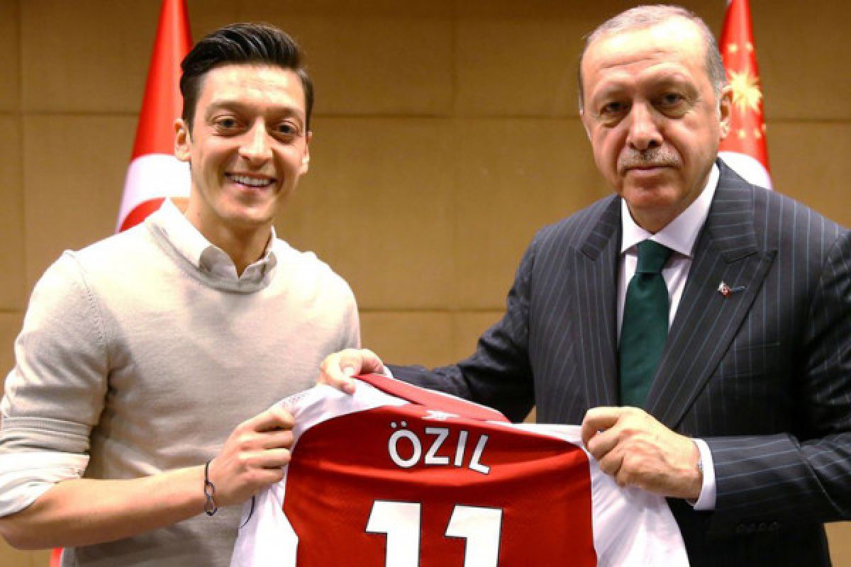 Erdogan kecam perlakuan terhadap Ozil