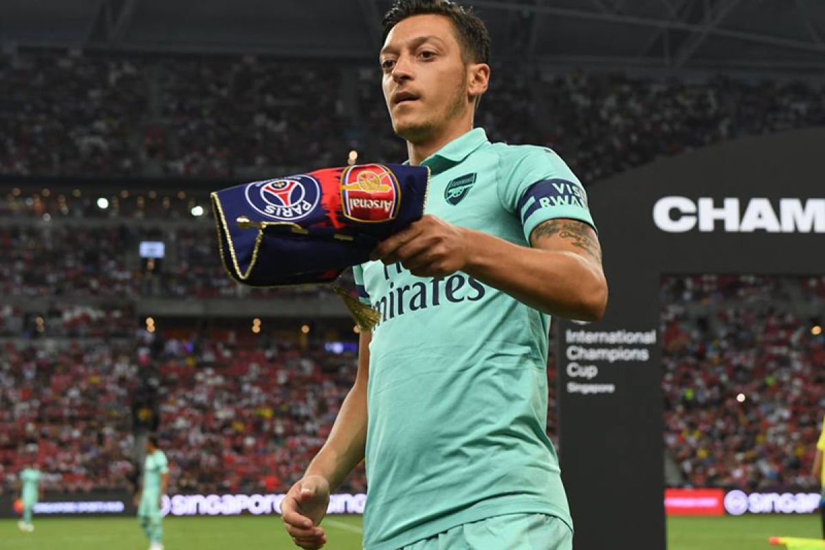 Ozil tampil ciamik saat Arsenal permalukan PSG