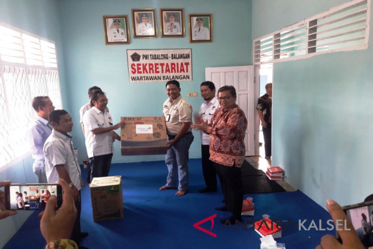 Video - Wartawan Balangan syukuran gedung sekretariat baru