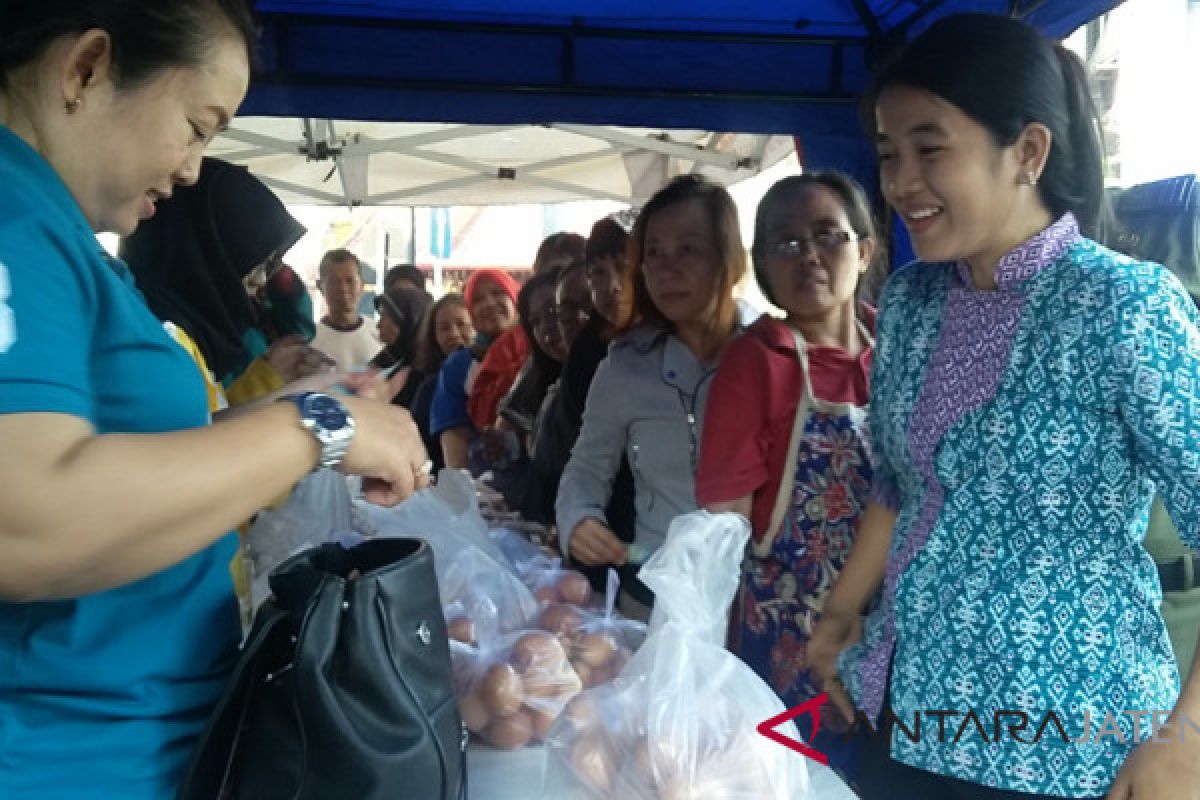 Pasar murah turunkan harga telur di Solo