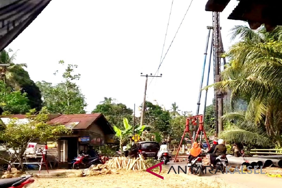 Video - Dinas PUPR Provinsi Kalsel perbaiki jalan lintas Balangan-HSU