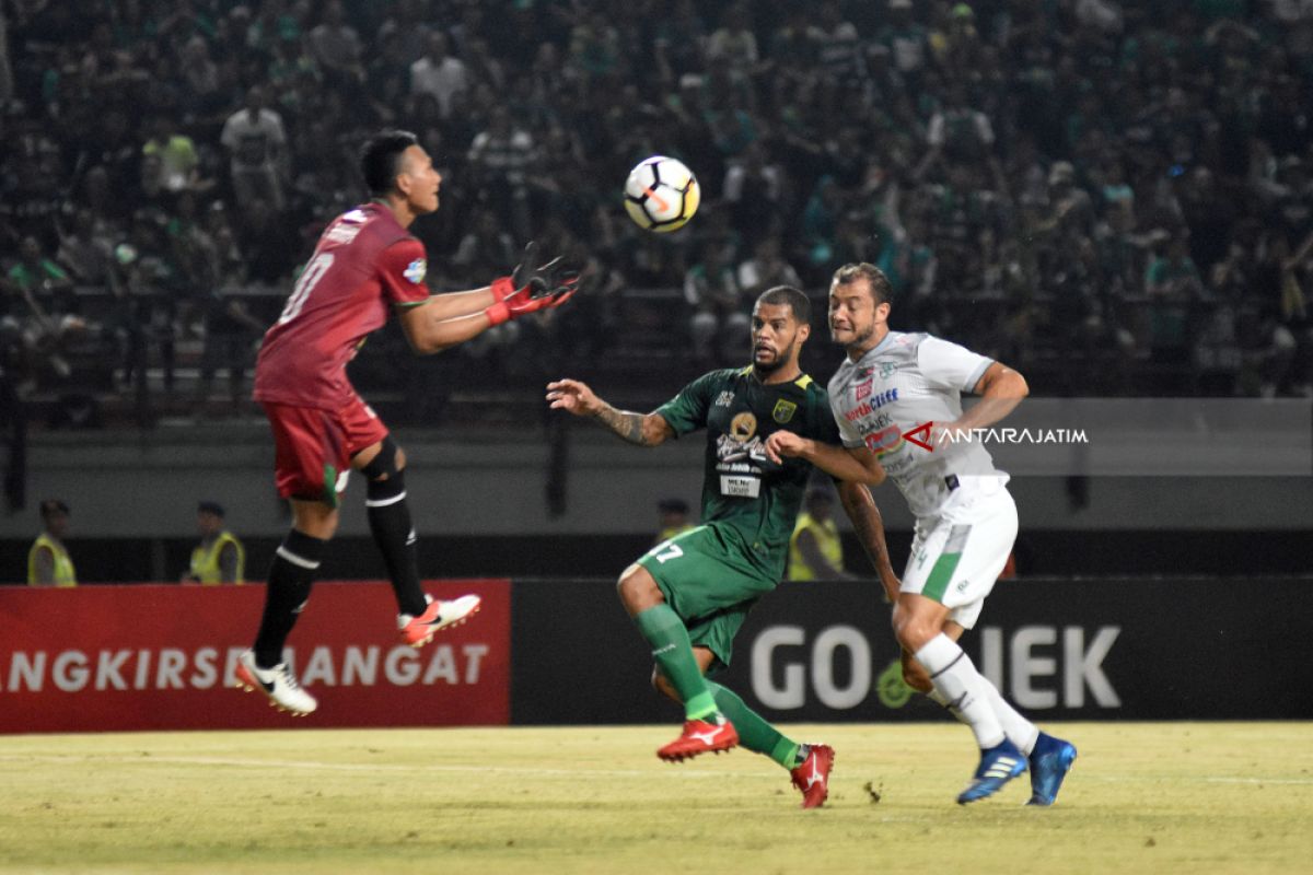 Persebaya Surabaya vs PSMS Medan