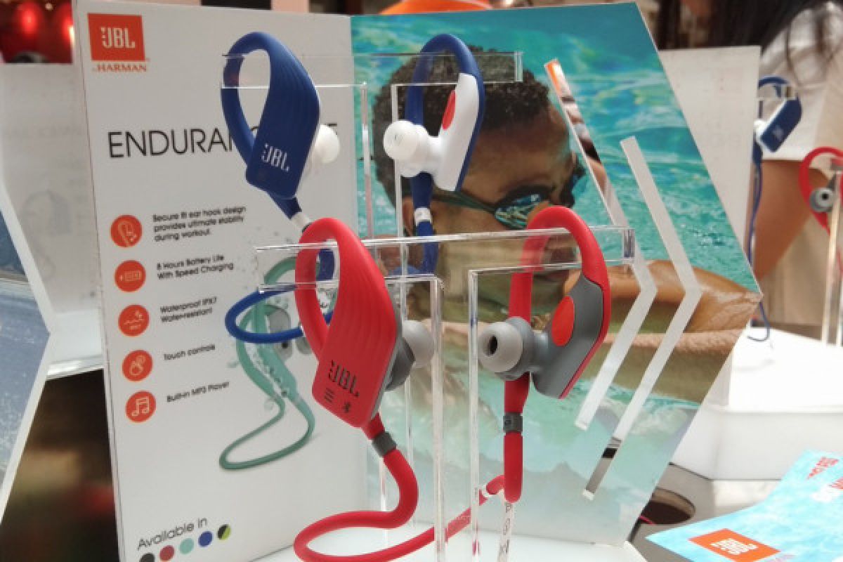 JBL rilis rangkaian earphone nirkabel untuk olahraga