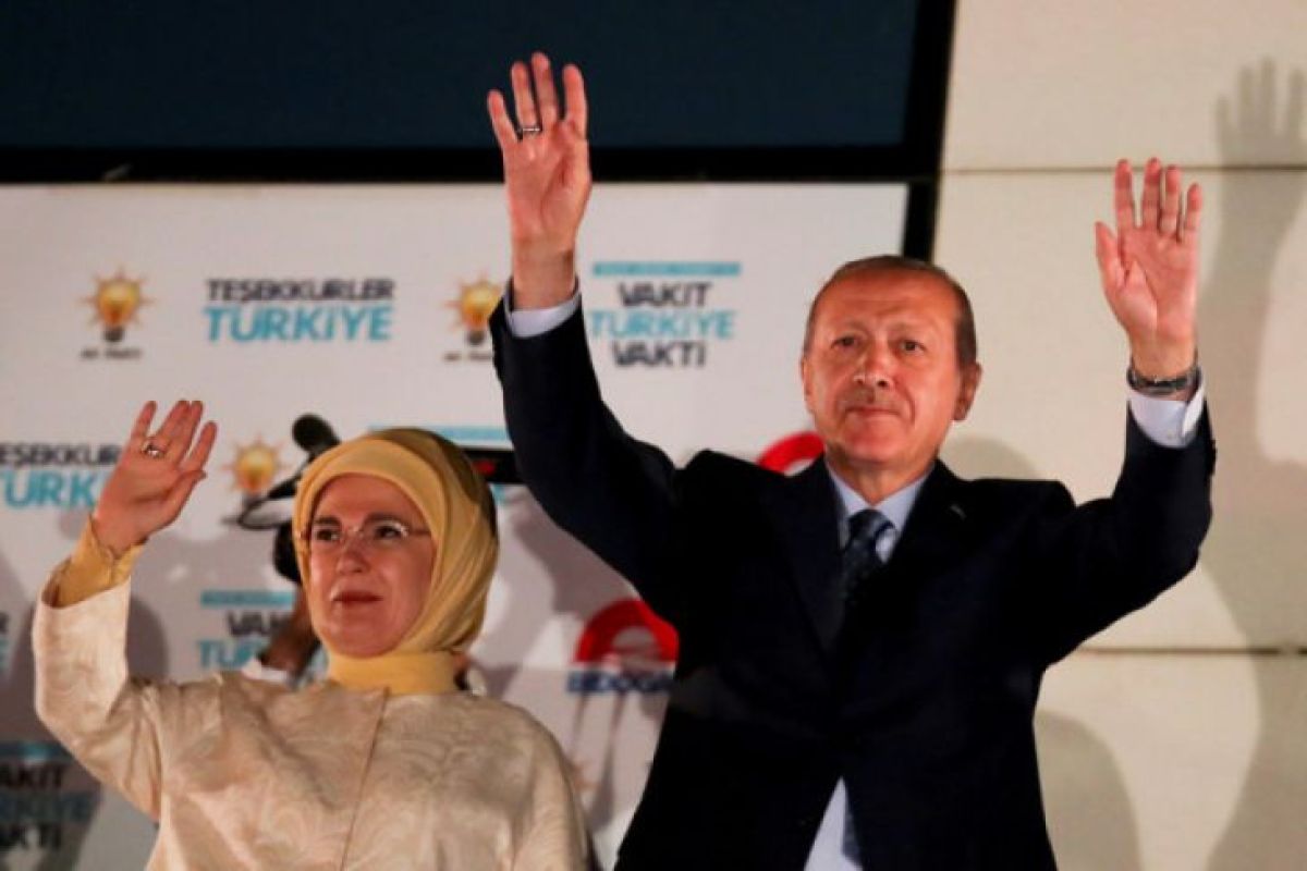 Turki pecat 18.000-an pegawai jelang pencabutan UU Darurat
