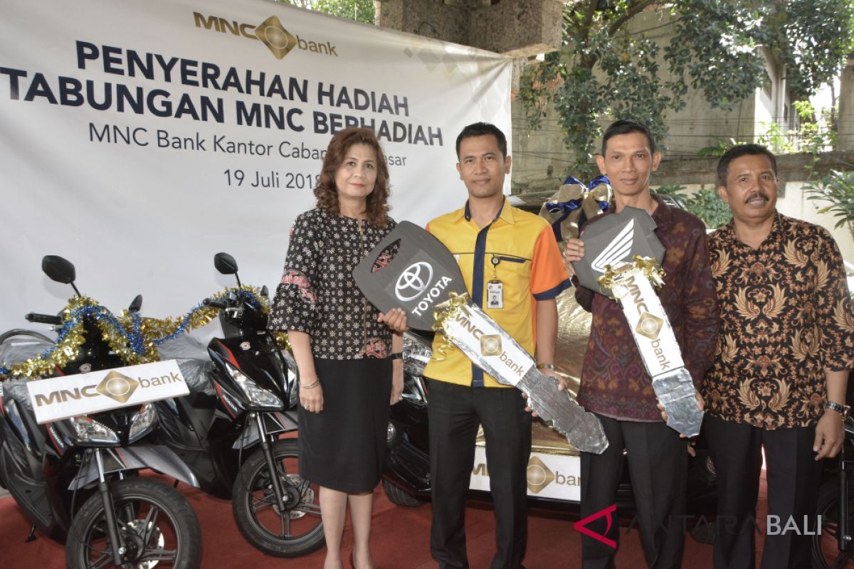 MNC bank serahkan hadiah tabungan MNC berhadiah