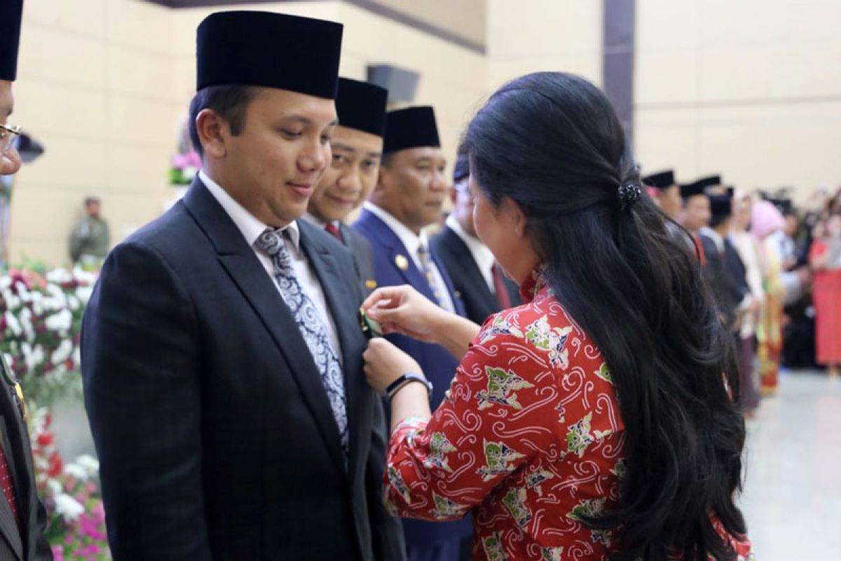 Ridho Ficardo Meraih Satya Lencana Tertinggi Bidang Kependudukan Dari Presiden Jokowi