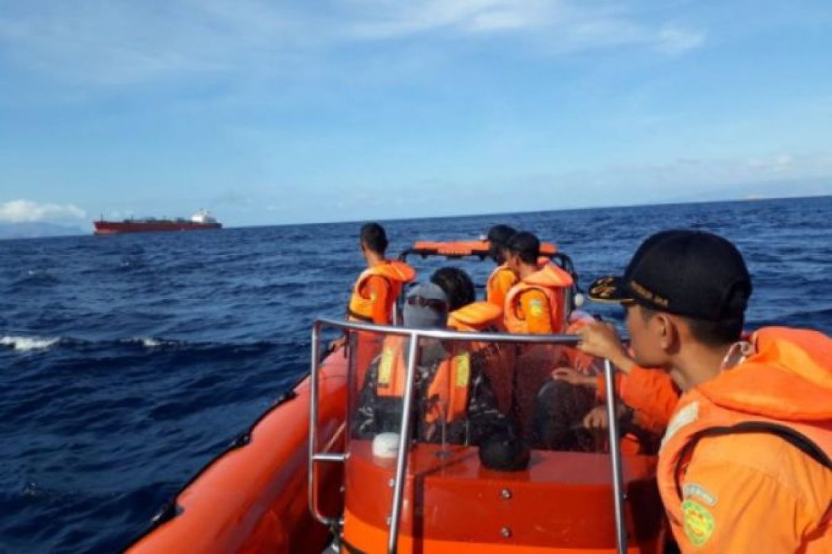 SAR evakuasi kapal Jerman kandas di Selat Sape