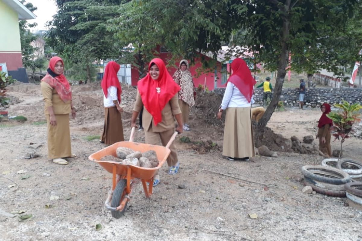 Satgas TMMD Ajak Siswa Jaga Lingkungan