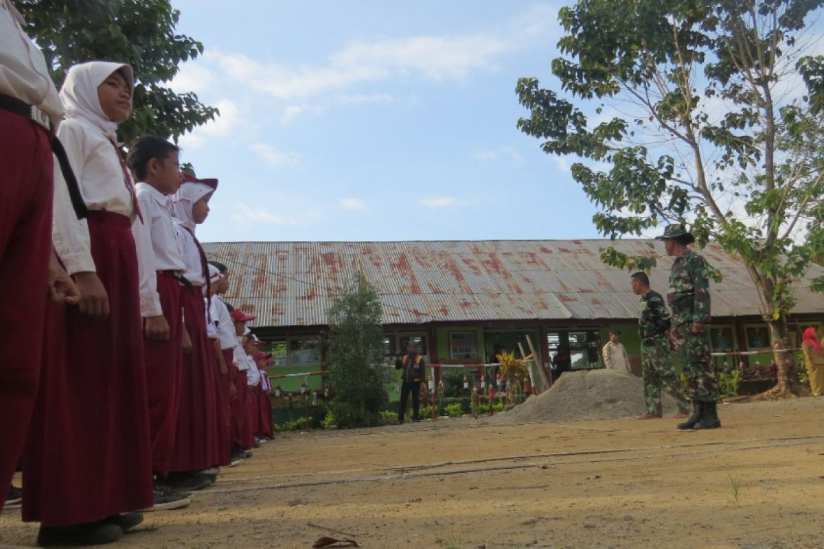 Satgas TMMD Upacara Bendera Di SDN 23 Pangea