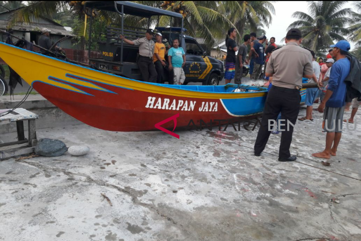 Nelayan Bengkulu Selatan tewas diterjang ombak