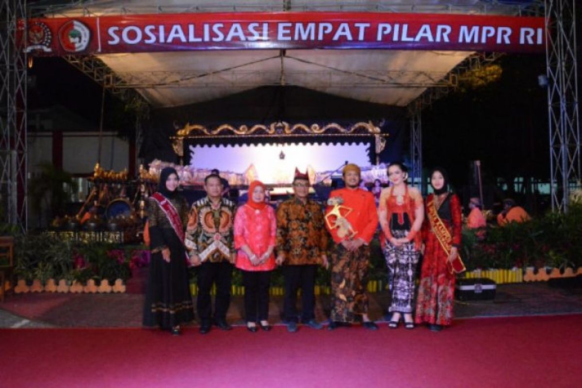 MPR gelar sosialisasi empat pilar dengan wayang kulit