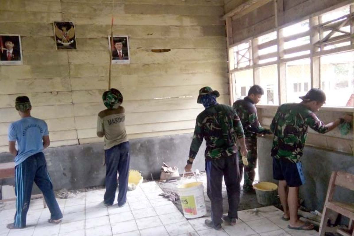 TNI rehab sekolah di Majene