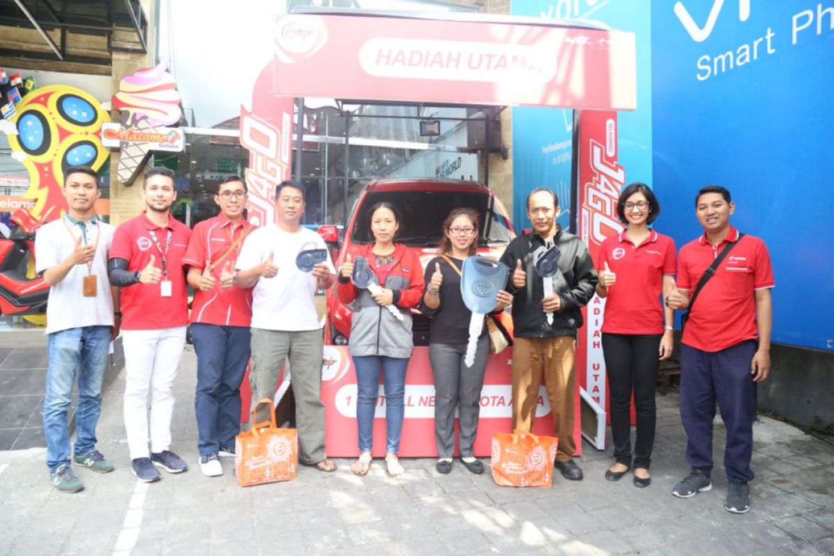 Telkomsel-Cellular World Serahkan mobil-motor untuk pemenang Program 