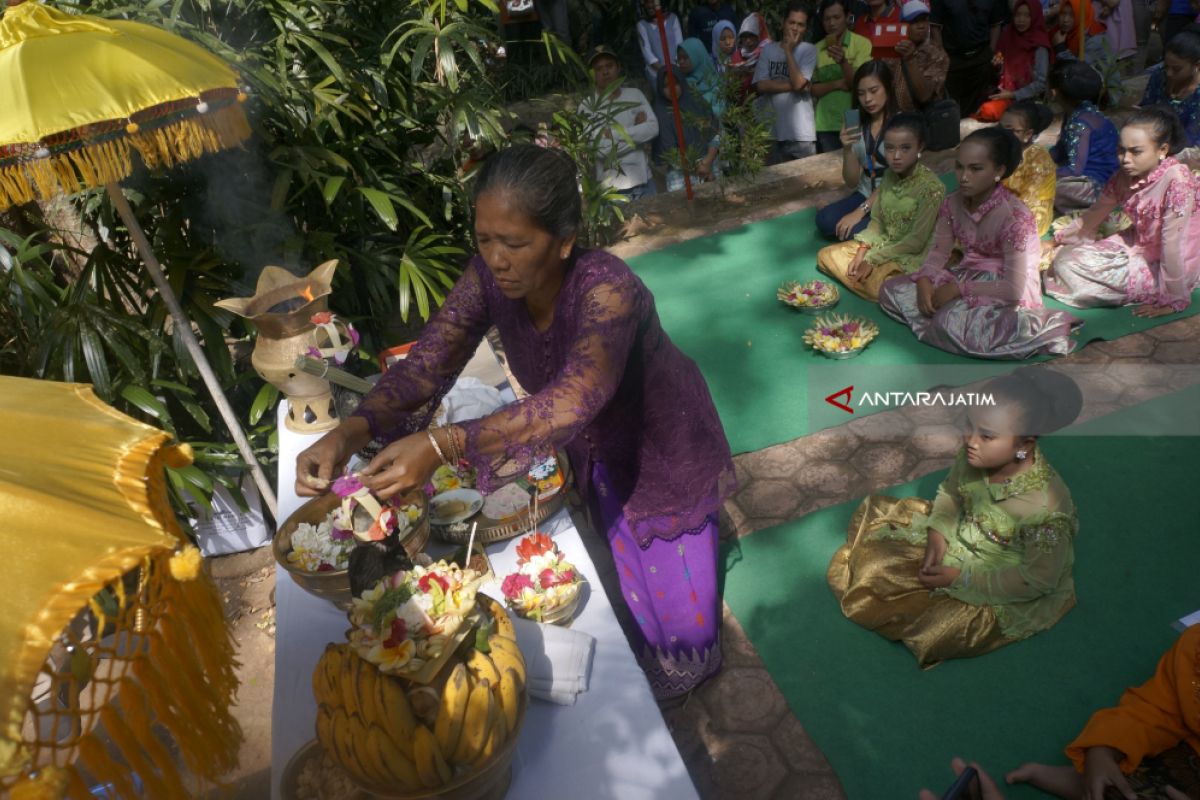 Warga Adat Telaga Buret Gelar Ritual 