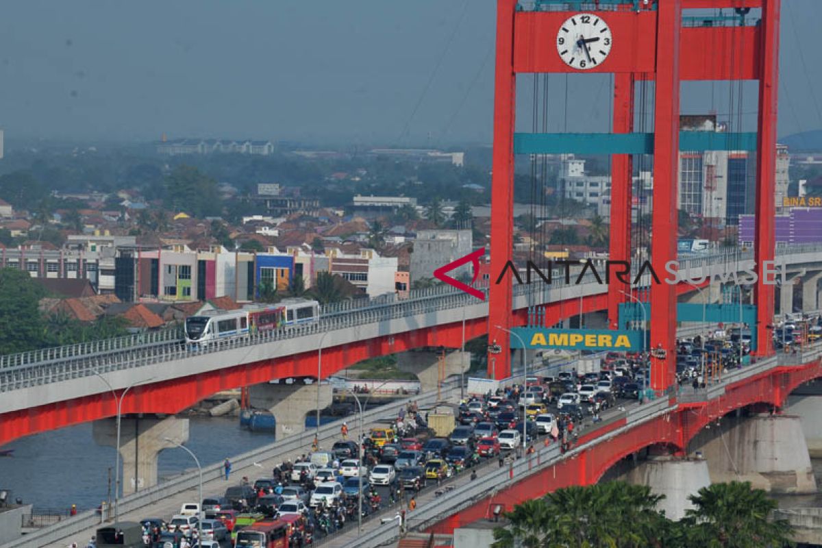Legislator berharap tiang pengaman jembatan Ampera diperkuat