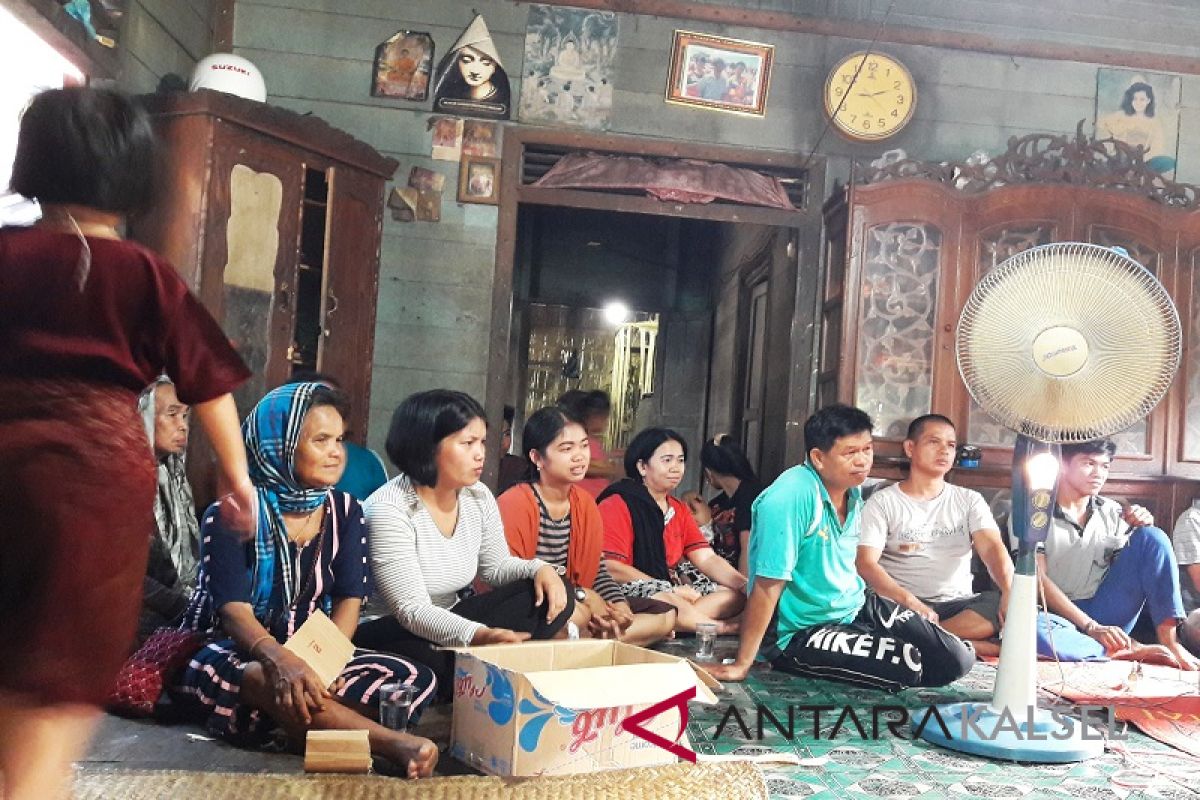 VIdeo - Bidan dan Perawat PTT desa terpencil belum digaji