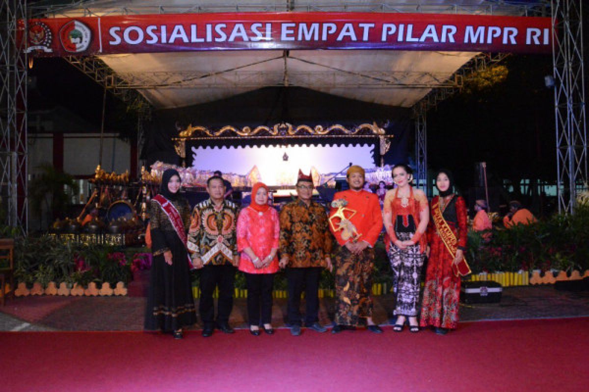 MPR gelar sosialisasi empat pilar dengan wayang kulit