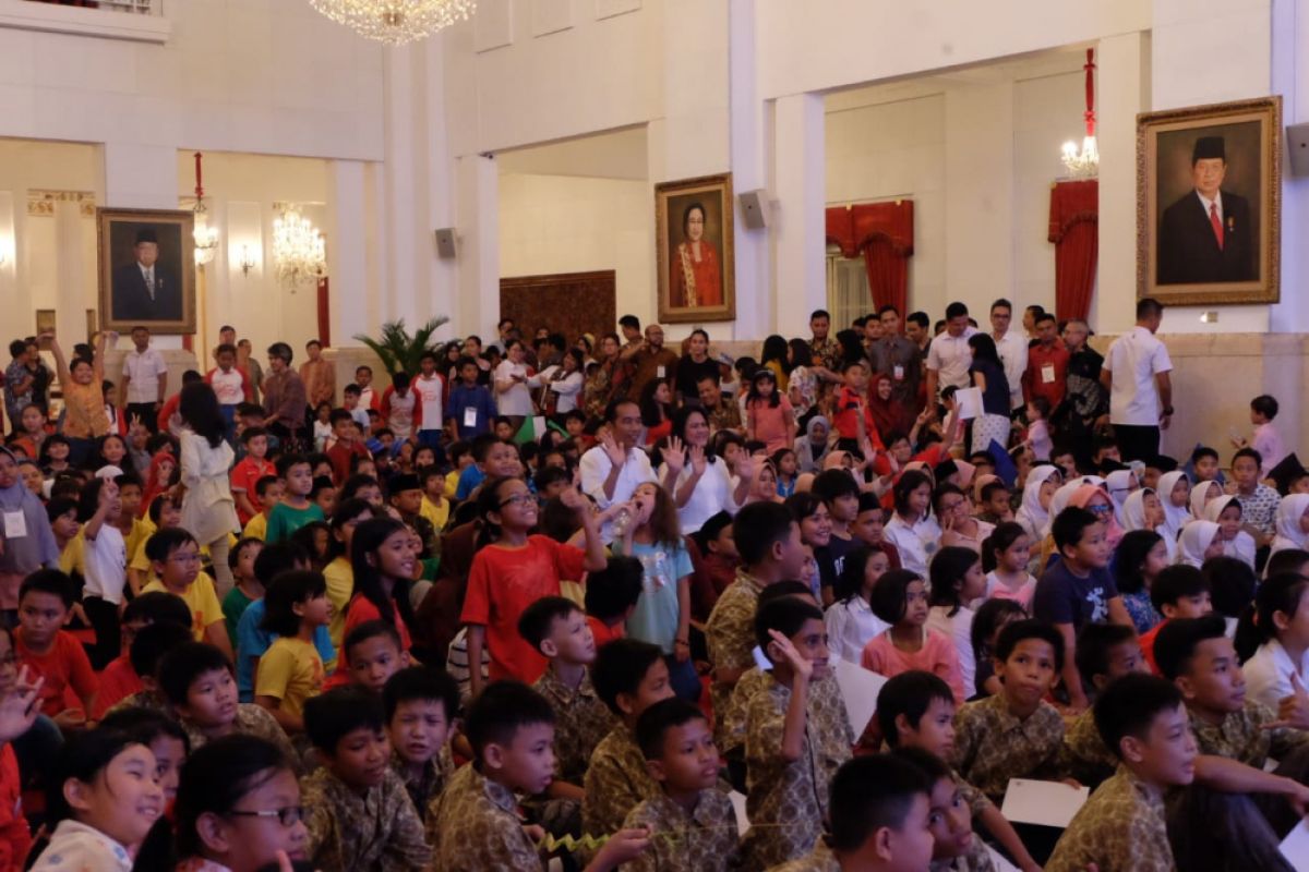 Presiden dan Ibu Negara nonton bareng "Kulari ke Pantai"