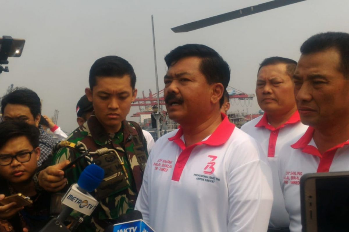 Panglima TNI "Joy Sailing" dengan pemred media massa