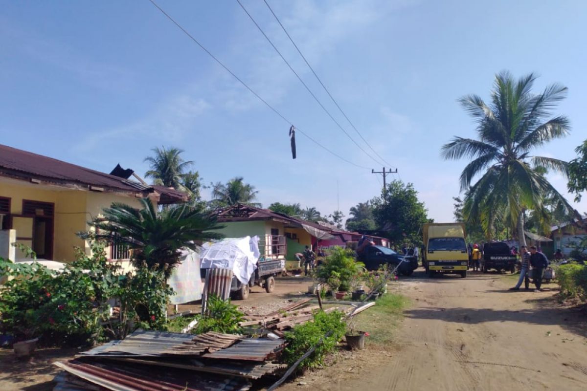 Angin puting beliung rusak 35 rumah di Labuhanbatu