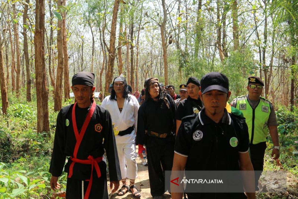 Wiro Sableng 212 Kunjungi Objek Wisata Tuban (Video)