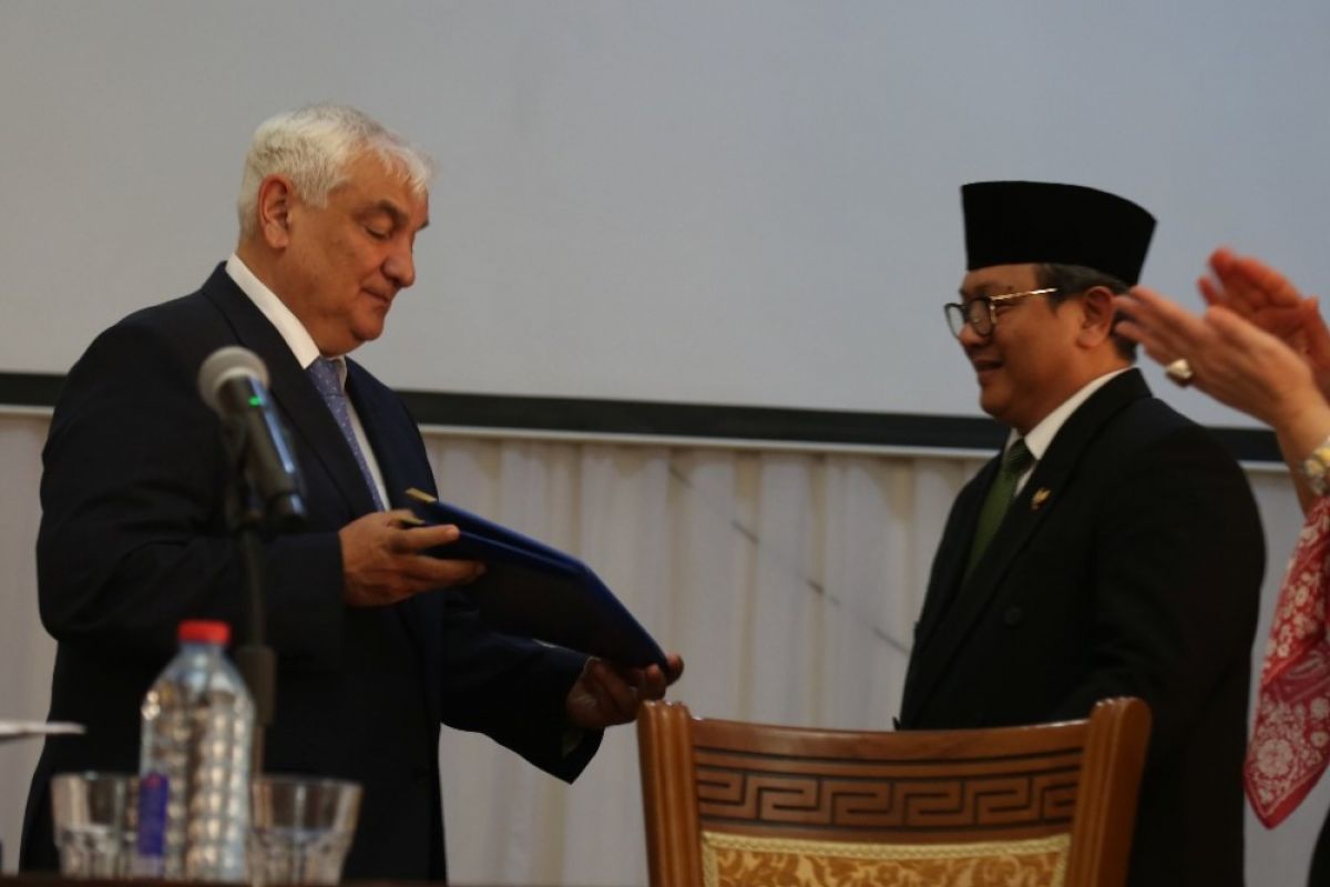 Indonesian ambassador receives honorary professor title from Azerbaijani University