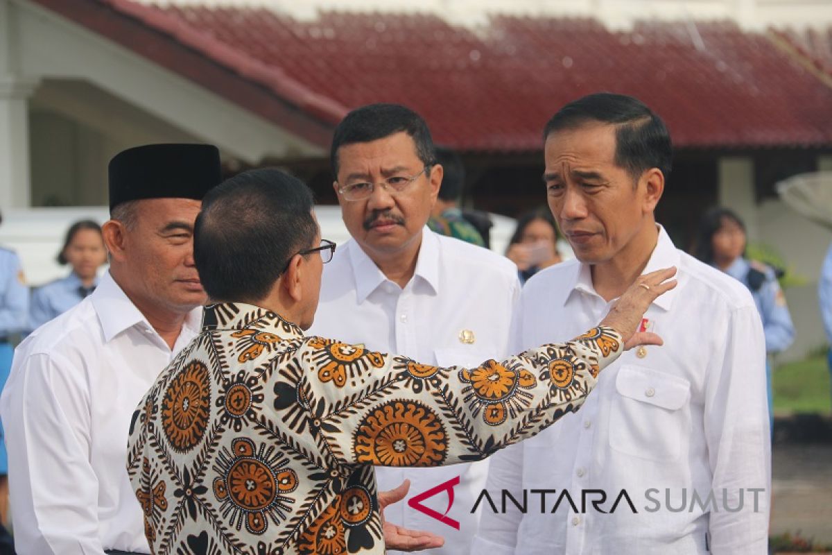 Akbar Tanjung jagokan Airlangga dan Mahfud cawapres Jokowi